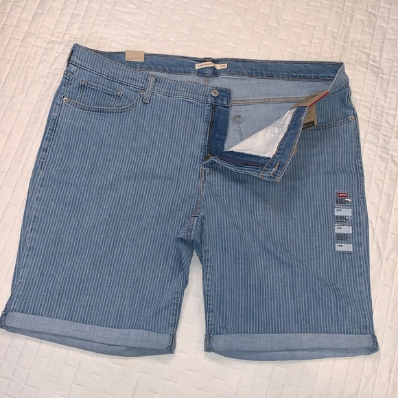 NWT Levi’s Classic Bermuda Denim Shorts, Cuffed Hem, Pin Stripes, Size 24W - Picture 2 of 15